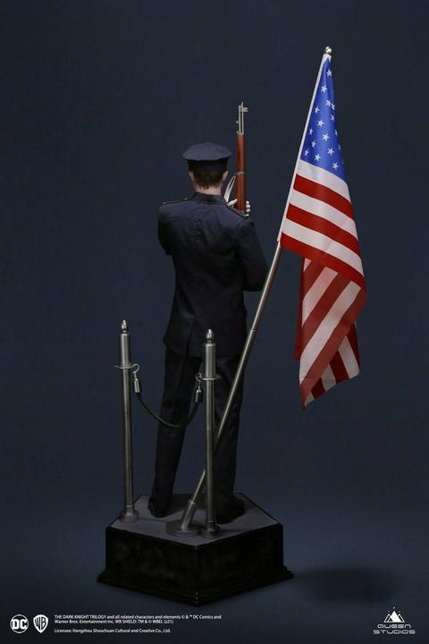 Actual product image Queen Studios The Dark Knight statuette 1/3 Joker Police Uniform 68 cm