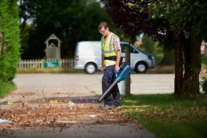 Actual product image Bosch Professional GBL 860 - without battery/charger (Rechargeable battery operated, Leaf blower)