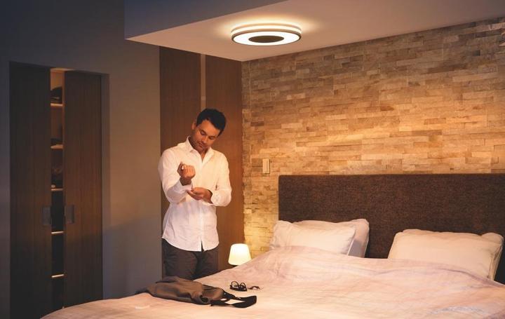 Produktbild Philips Hue Being Basis (2400 lm)