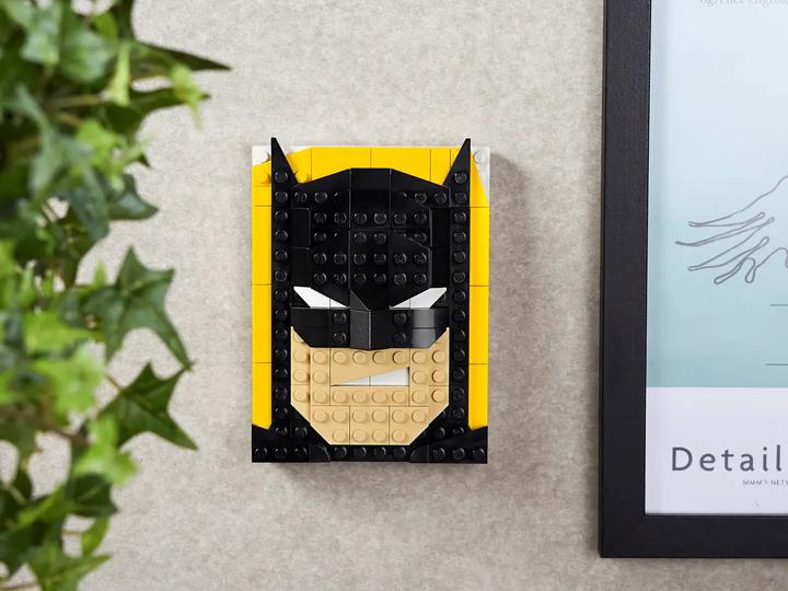 Actual product image LEGO Brick Sketches - Batman (40386)