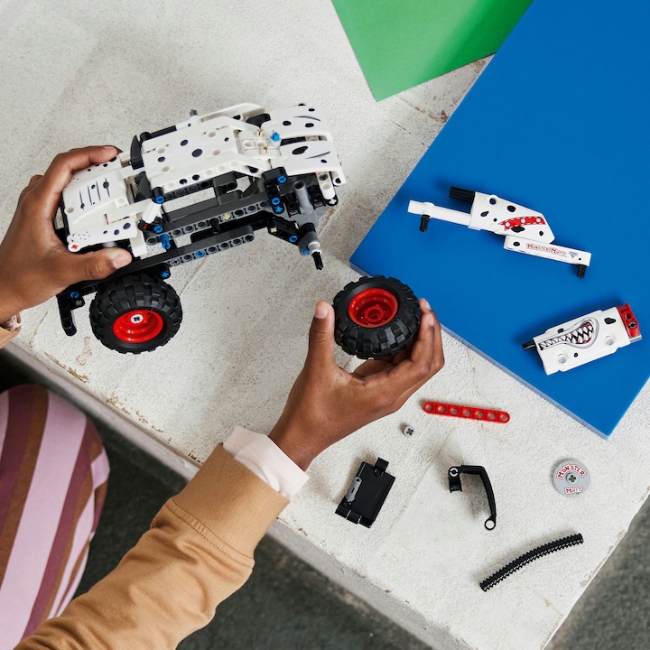 Actual product image LEGO Monster Jam Monster Mutt Dalmatian (42150, LEGO Technic)