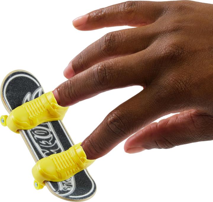 Actual product image Hot Wheels HNG33 (Multilingual)