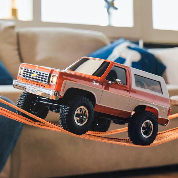 Productafbeelding FMS Chevrolet K5 Blazer 1:24 oranje - RTR 2,4GHz (RTR Gereed voor gebruik)