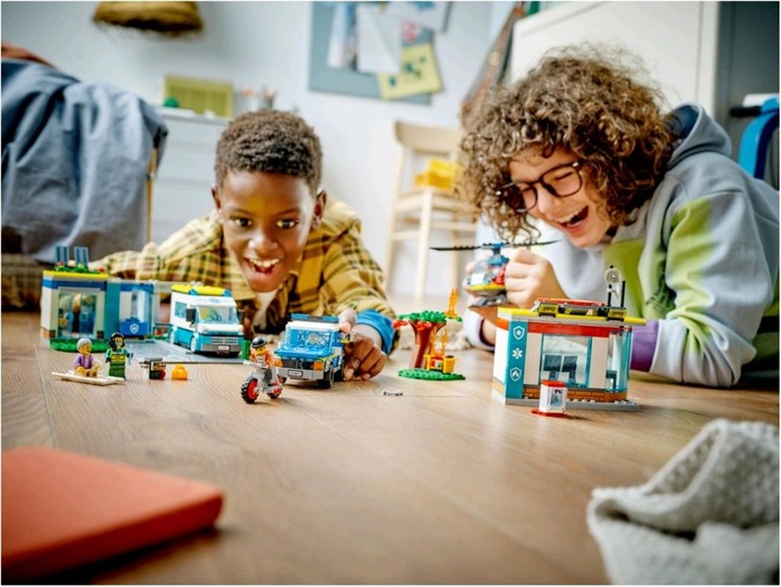 Produktbild LEGO Hauptquartier der Rettungsfahrzeuge (60371, LEGO City)
