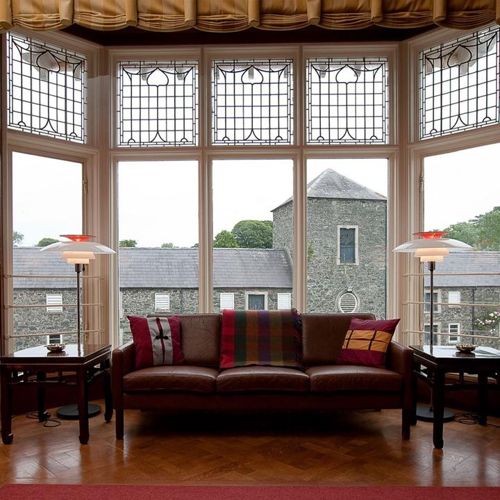 Actual product image Louis Poulsen PH 80 Floor lamp Opal/Black Dimmer switch (1143 lm, E27)