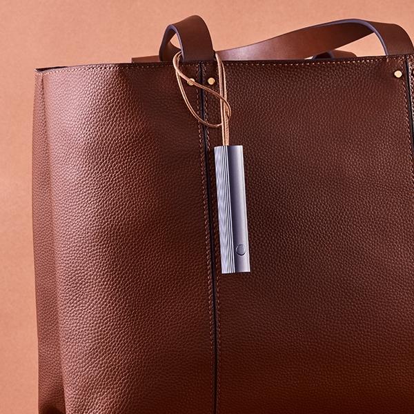 Productafbeelding Lexon Brelok z latarką Fijn szary