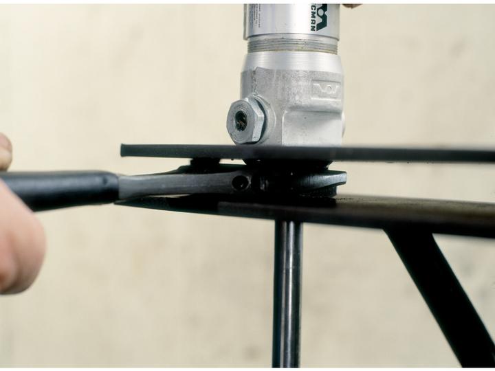 Produktbild Bahco ERGO 27-mm-Rollgabelschlüssel mit Zentralmutter und Gummigriff, phosphatiert, 208 mm (27 mm)