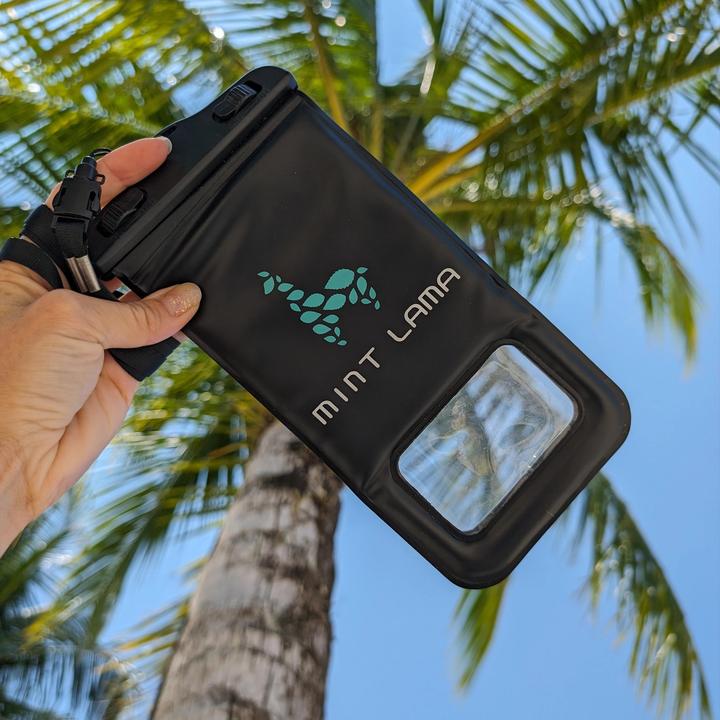Actual product image Mint Lama Handyhülle