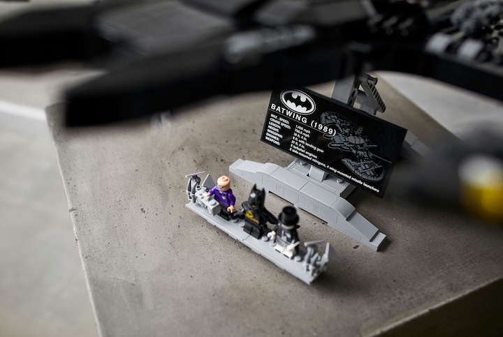 Actual product image LEGO 1989 Batwing (76161, LEGO DC, LEGO Rare Sets)