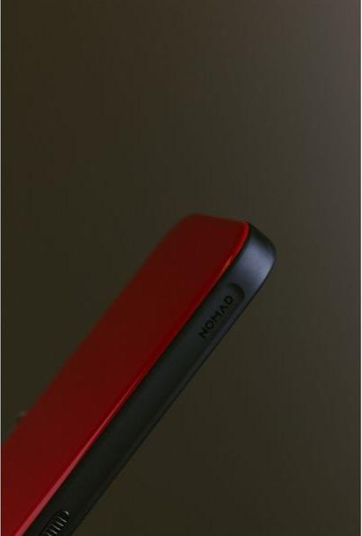 Image du produit Nomad Étui sport iPhone 15 Pro Max Night Watch Red (Apple iPhone 15 Pro Max)
