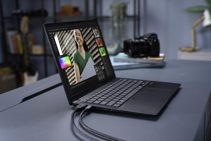 Produktbild ASUS Vivobook S 14 S5406SA-QD077W - Laptop - 14 inch (90NB15R2-M009H0) (14", 1000 GB, 32 GB, Eng. Int.)