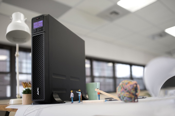 Immagine prodotto APC Usv Srt3000xli, 3000va/2700w (3000 VA, 2700 W, Doppio convertitore online UPS)