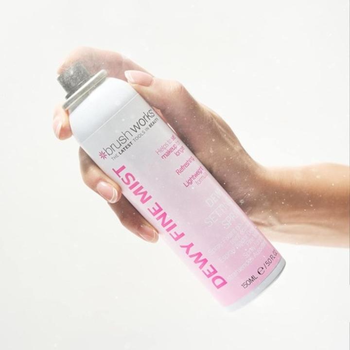 Immagine prodotto Invogue Brushworks Dewy Fine Mist Setting Spray 150ml (150 ml)