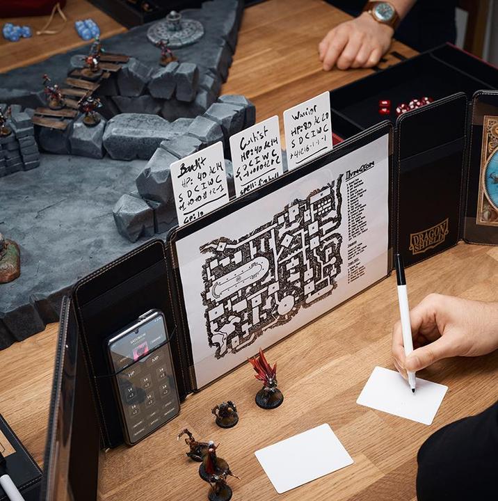 Produktbild Dragon Shield Roleplay Game Master Companion - Iron Grey