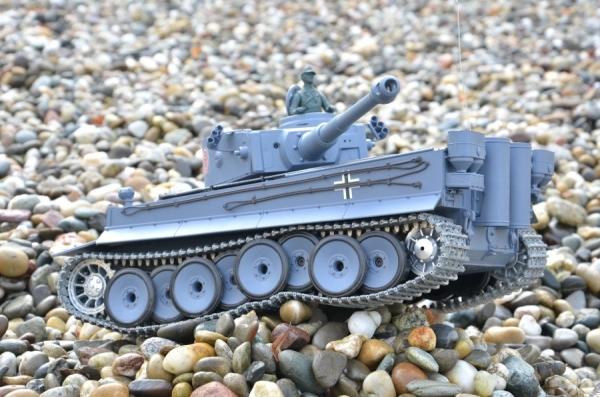 Produktbild Heng Long RC Panzer "German Tiger I"1:16 Mit Stahlgetriebe Und Metallketten -2,4Ghz Fernsteuerung- (RTR Ready-to-Run)