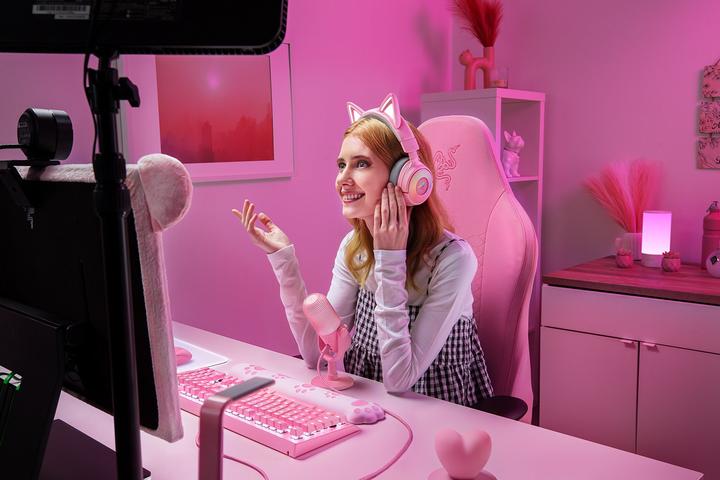 Actual product image Razer Kraken Kitty V3 Pro - Quartz (Wireless)