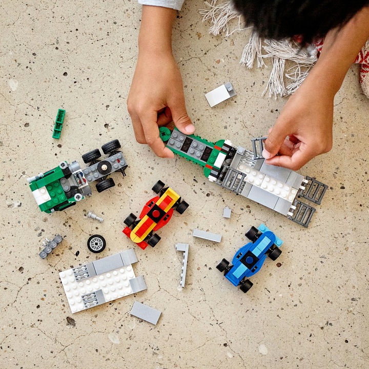 Actual product image LEGO Racing car transporter (31113, LEGO Creator 3-in-1)