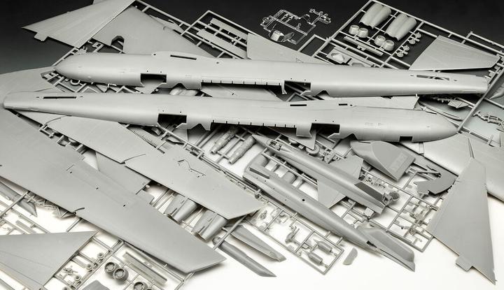 Produktbild Revell B-52D Stratofortress Platinum Edition