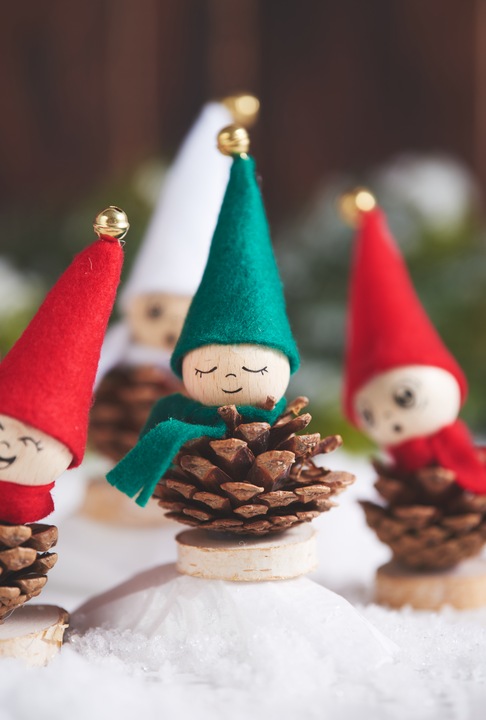 Actual product image VBS Craft set "Fir cone gnome", 10 pieces