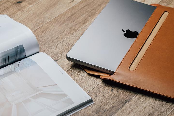 Produktbild Moshi Muse 14" braunes Gehäuse (14", Apple)