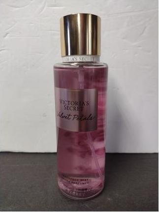 Produktbild Victoria's Secret Velvet Petals (250 ml, Körper- & Haarduftspray)