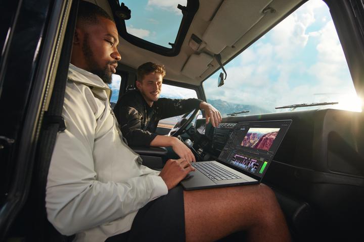 Actual product image ASUS H7606WP-SC105W (16", 2000 GB, 64 GB, DE)