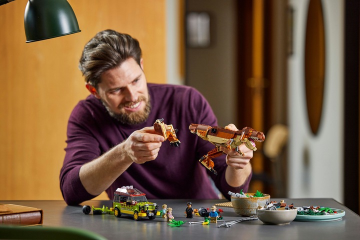 Immagine prodotto LEGO L'epidemia del T. Rex (76956, Set LEGO rari)
