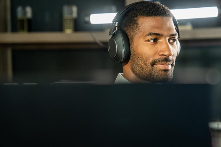 Actual product image Poly Voyager Surround 80 UC USB-C headset + USB-C/A adapter (Wireless, USB-C, Microsoft teams)