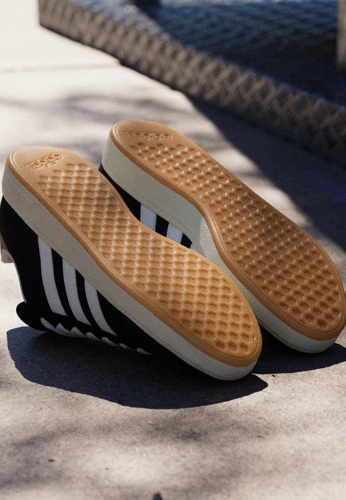 Image du produit Adidas Baskets GRAND COURT BASE 00s (44)