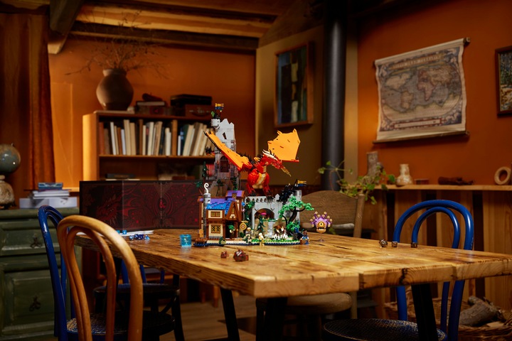 Immagine prodotto LEGO 21348 Dungeons & Dragons: La saga del Drago Rosso (21348, LEGO Ideas, Set LEGO rari)