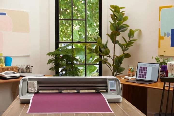 Actual product image Singer momento™ cutting machine 24"