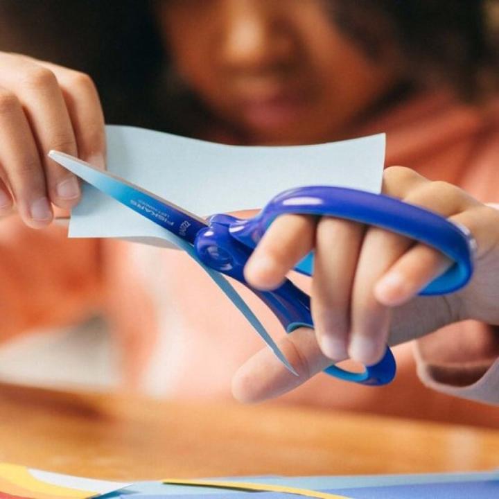 Actual product image Fiskars 1067854 Children's scissors, blue (15 cm)