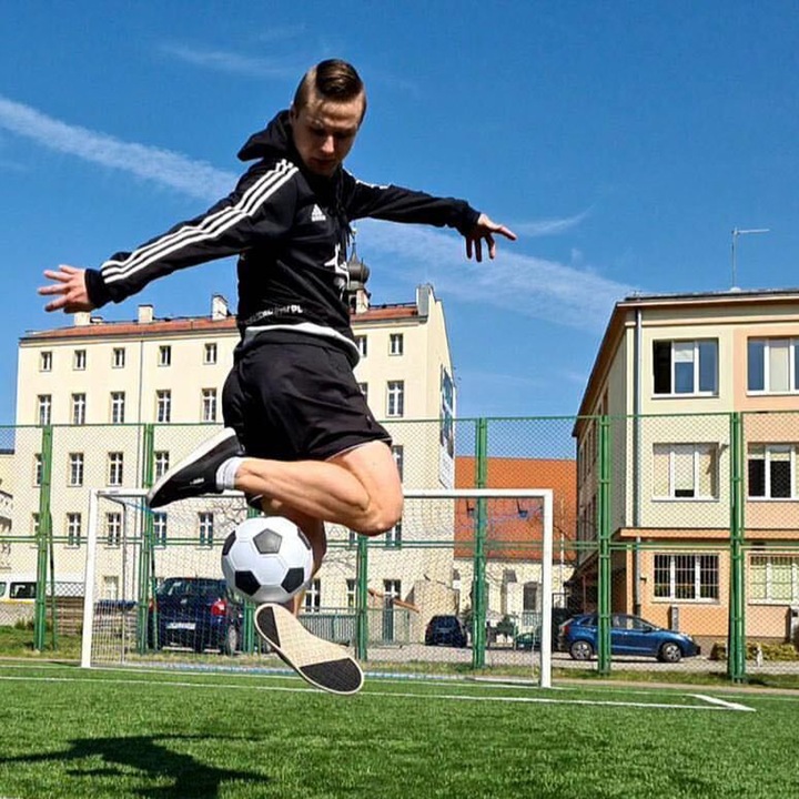 Actual product image Kickerball Classic from Swerve Ball, specially developed football for extreme curves, trick ball