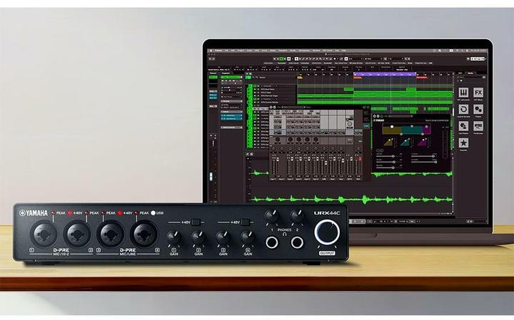 Actual product image Yamaha URX44C (6.3mm jack)