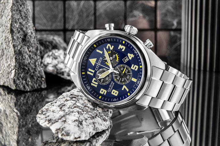 Immagine prodotto Citizen AT2480-81L Cronografo Eco-Drive Super Titanio 43 mm (Cronografo, 43 mm)