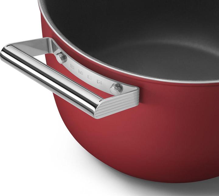 Actual product image Smeg CKFC2611RDM Casserole Ø 26 cm with glass lid, 2 handles, red (26 cm, Casserole + Stewpot, Aluminium, Stainless steel)
