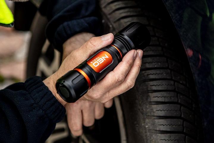 Actual product image Neo Flashlight Battery powered flashlight 6xAA 1500 lm CREE XHP50.2 LED (18.40 cm, 1500 lm)