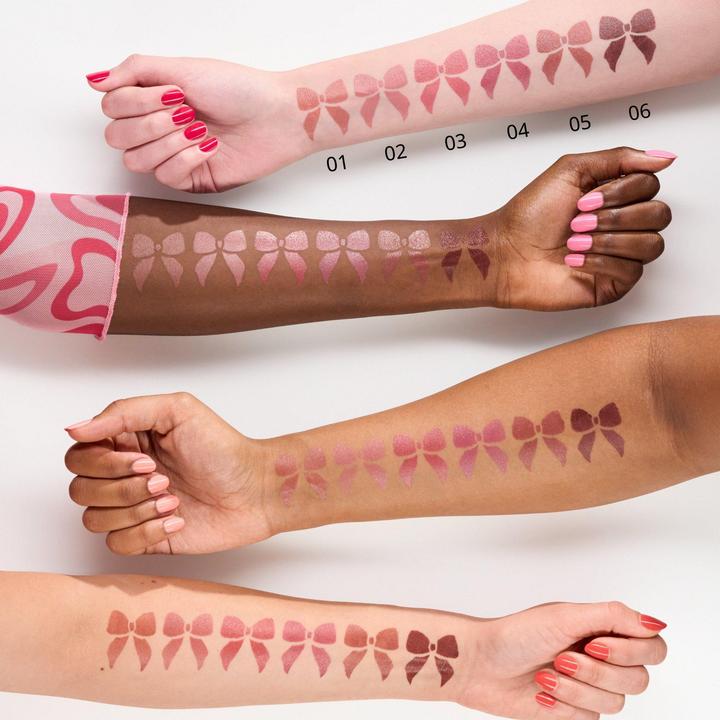 Immagine prodotto essence satin GLOW luminous shine lipstick (01 Latte intero con amore)