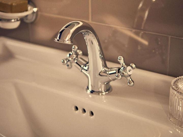 Immagine prodotto ROCA Rubinetto doppia manopola per lavabo con scarico a scatto, corpo liscio