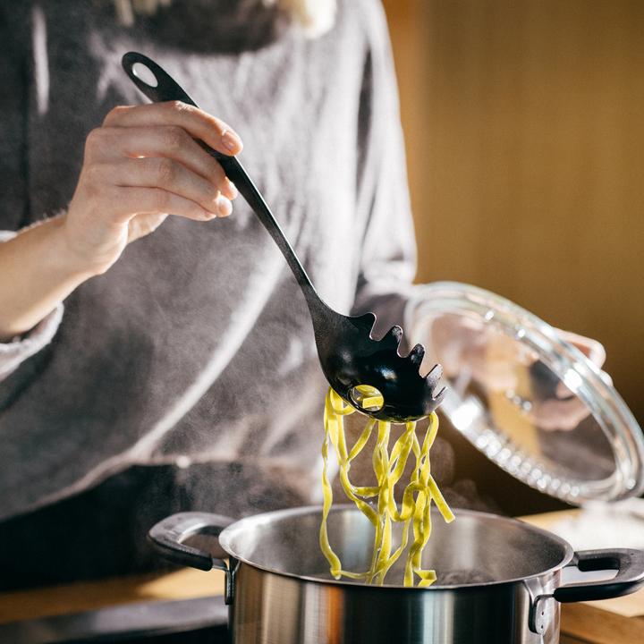 Actual product image Fiskars Essential Pastaske (1 Piece)