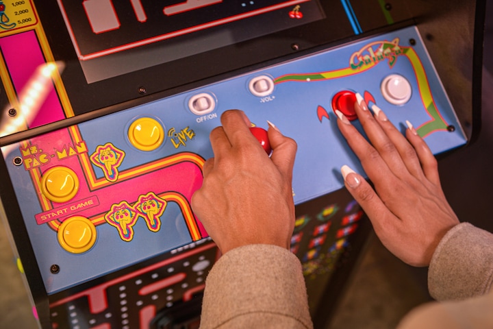Produktbild Arcade1Up Ms. Pac-Man vs Galaga - Class of 81 - Deluxe