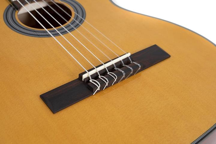 Actual product image Gewa Student Classical Guitar with Spruce Top and Water-Based Lacquer Finish (Classical guitar, Fingerboard: Zwarthout, Neck: Okoume, Pages: Okoume, Top: Spruce)