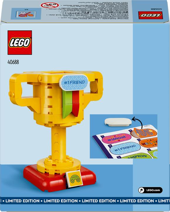 Actual product image LEGO Winner's trophy (40688, LEGO DC)