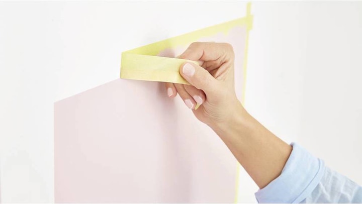 Produktbild tesa 3x Malerkrepp PROFESSIONAL, Malerband für besonders präzises Abkleben, Dreierpack (25 mm)