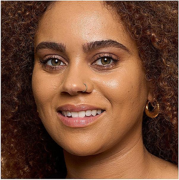 Produktbild Bobbi Brown Weightless Skin Foundation SPF 15 Golden Honey (Golden Honey)