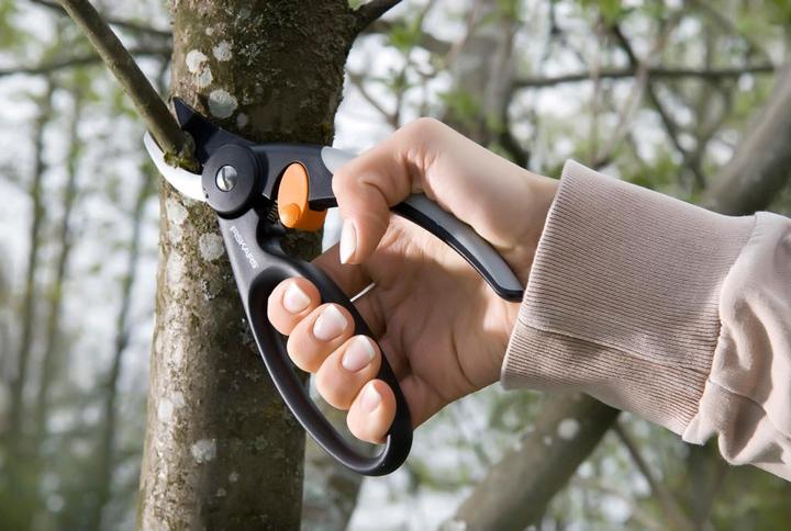 Actual product image Fiskars Garden shears bypass Elegance 1