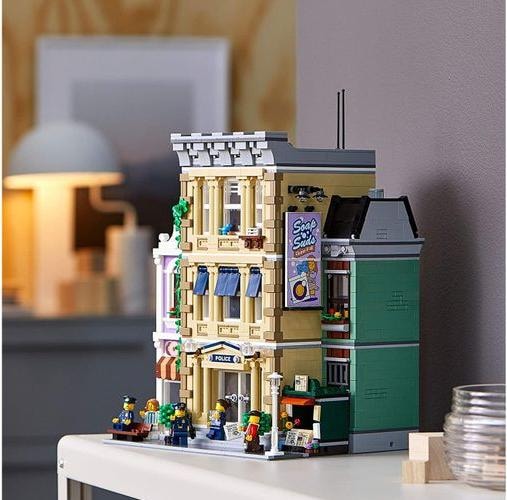 Image du produit LEGO Le Commissariat de police (10278, LEGO Creator Expert, LEGO difficiles à trouver)