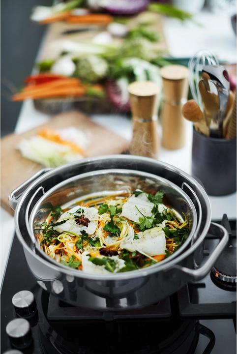 Produktbild WMF Kochtopf Dampfgarer rund 28cm Glasdeckel Silikonrand Vitalis Edelstahl