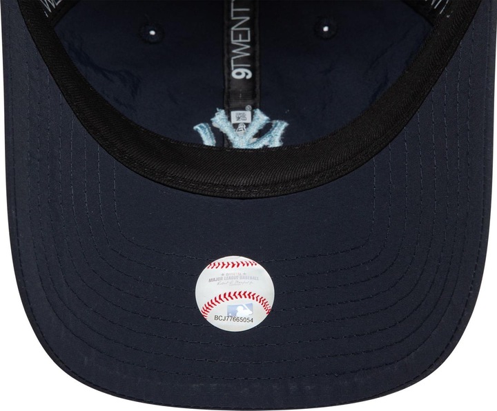 Actual product image New Era 9Twenty Casual Classics Cap - New York Yankees navy