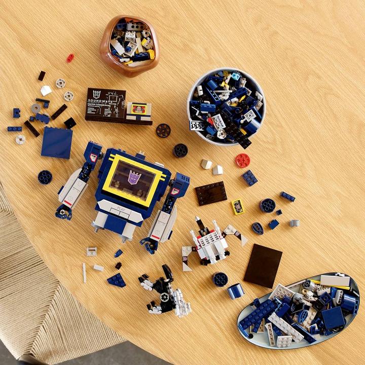 Produktbild LEGO Icons Transformers: Soundwave (10358, LEGO Icons)